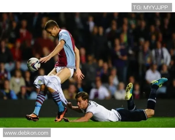 足球明星摔倒搞笑瞬间合集让你捧腹大笑的精彩时刻 足球明星摔倒搞笑瞬间合集让你捧腹大笑的精彩时刻